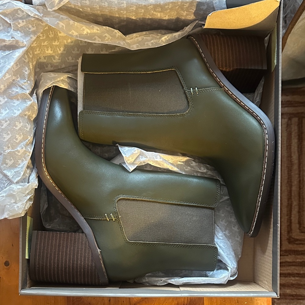 NIB Crown Vintage Pimmy Bootie Sz 8.5 Color: Dark Green/Fatigue - Picture 9 of 9